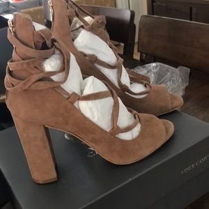 Kidsuede tannen shoes 👠